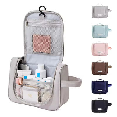 カスタマイズされたカラーポリエステル ハング トイレットリー バッグ 女性の日常生活用品に最適