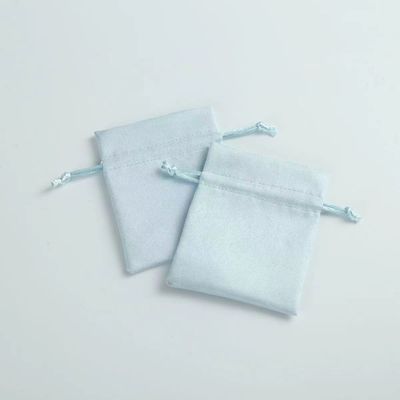 受け入れられるOEM/ODM オーダーメイド ジュエリー組織のためのライトブルーベルベット・ドラッグストリングバッグ