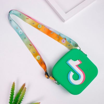 女の子のためのミニスクエアゼリーバッグ ファッショナブルで機能的なコインバッグが含まれています