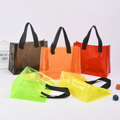 受け入れられるカスタム 低MOQ 高級ショッピングバッグ プラスチック キャリー ショッピング 梱包 バッグ メーカー ロゴを追加