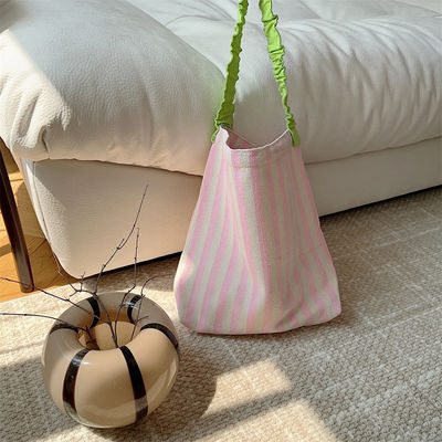 夏 に 必要 な キャンバス の 肩 の バッグ
