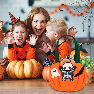 ハロウィーン の 祝い に おける 甘い もの や 玩具 を 集める ため の 毛皮 の かぼちゃ の 形 の バッグ