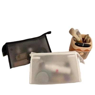 黒い色でトイレットリーや化粧品の保管用のカスタムシンプルナイロンメッシュメイクバッグ