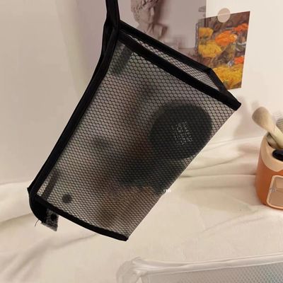 黒い色でトイレットリーや化粧品の保管用のカスタムシンプルナイロンメッシュメイクバッグ